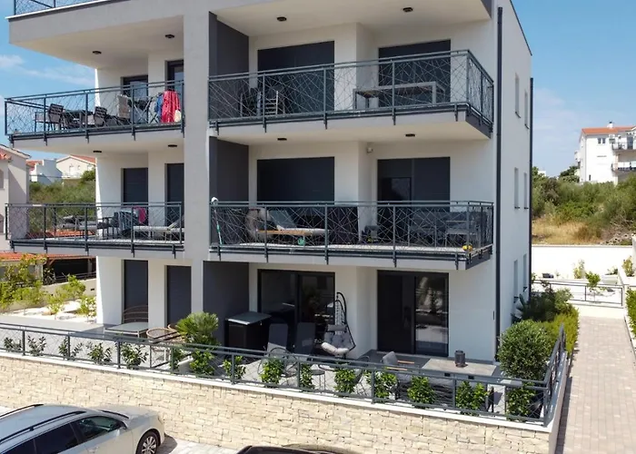 Bijelic Luxury With Jacuzzi Apartamento *