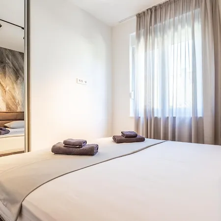 Apartamento Bijelic Luxury With Jacuzzi *