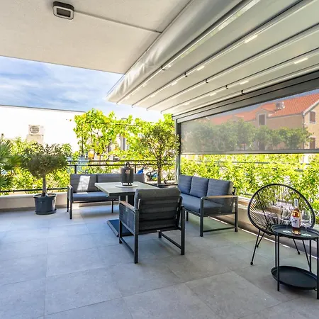 Bijelic Luxury With Jacuzzi Apartment *