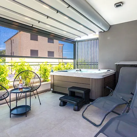 Apartamento Bijelic Luxury With Jacuzzi